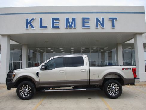 Used 2017 Ford F250 Lariat w/ Lariat Value Package image 1
