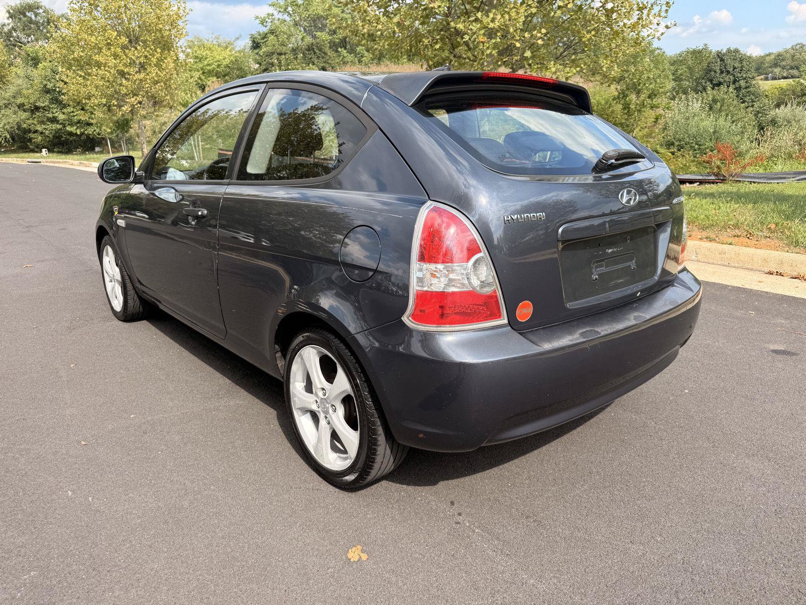 Used 2010 Hyundai Accent SE FWD image 7