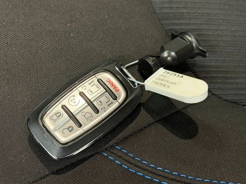 Used 2021 Chrysler Pacifica Touring w/ Cold Weather Group FWD image 29