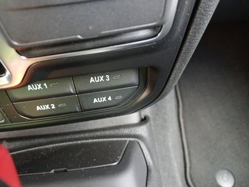 New 2025 Jeep Gladiator Sport image 42