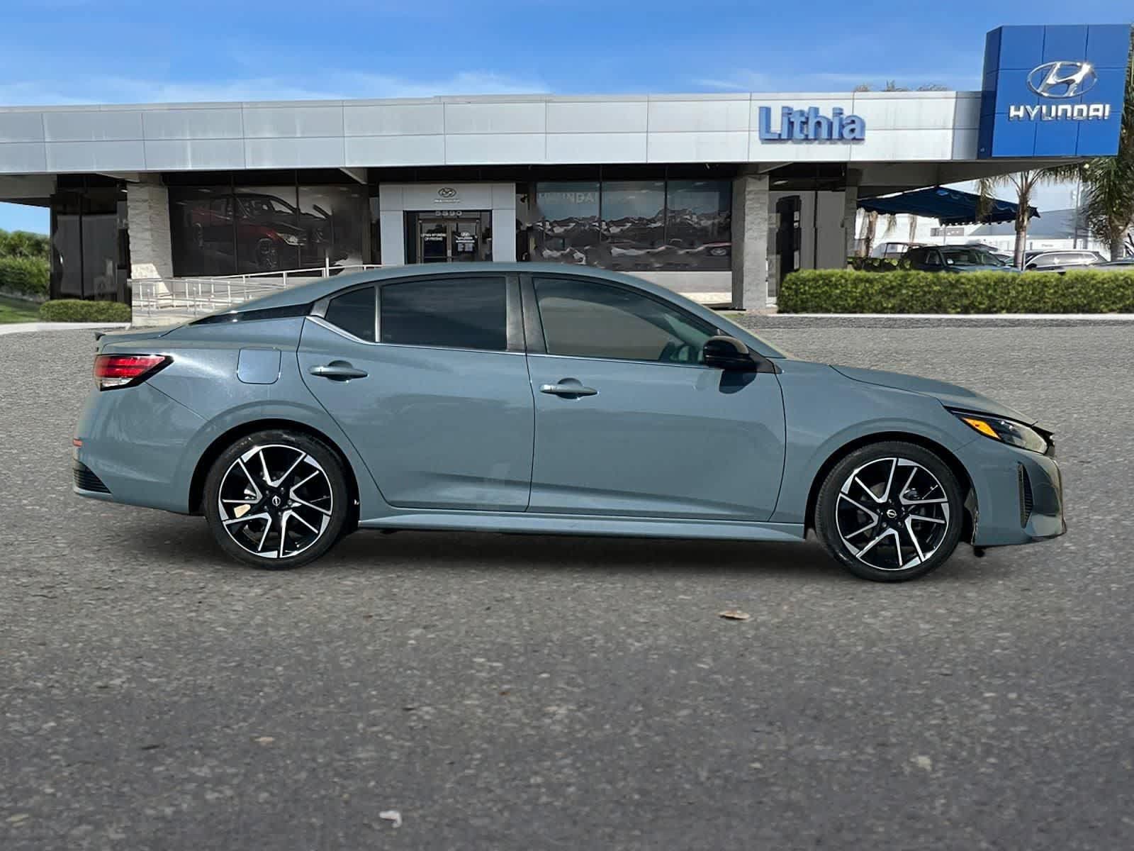 Used 2024 Nissan Sentra SR w/ SR Premium Package FWD image 9