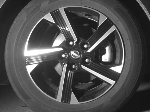 Used 2025 Nissan Sentra SV image 13