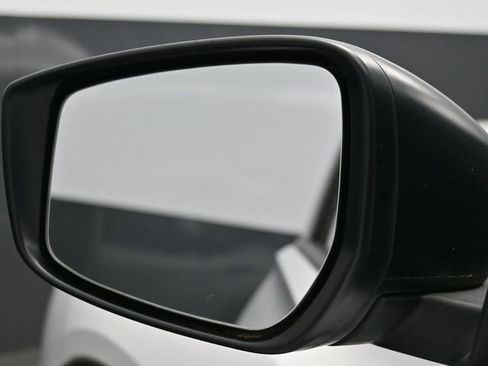 Used 2023 Nissan Kicks S FWD image 4