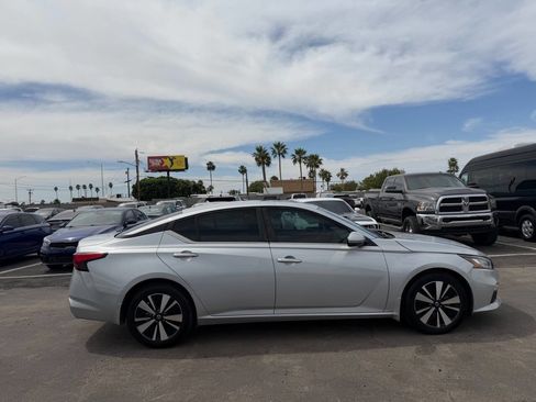 Used 2022 Nissan Altima 2.5 SV w/ SV Premium Package image 13