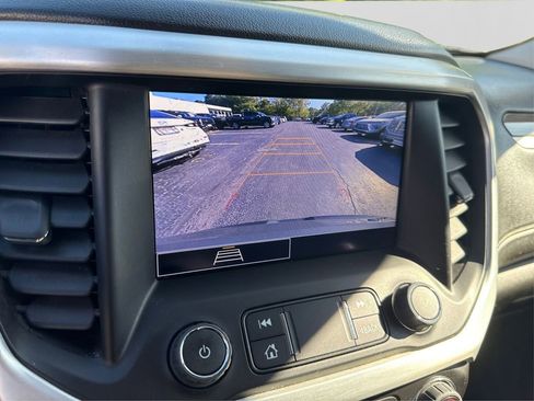 Used 2023 GMC Acadia SLE w/ Driver Convenience Package image 30