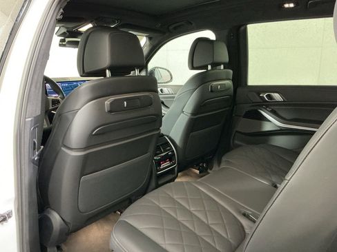Certified 2025 BMW X7 xDrive40i w/ M Sport Package AWD/4WD image 25