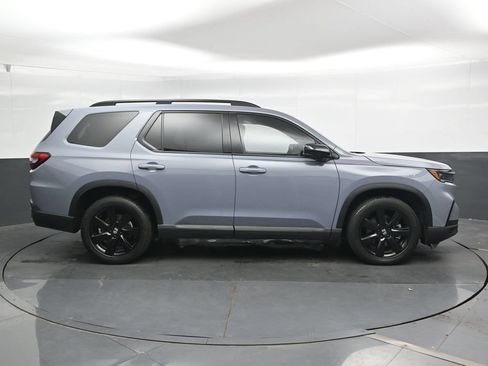 Used 2025 Honda Pilot Black Edition image 3