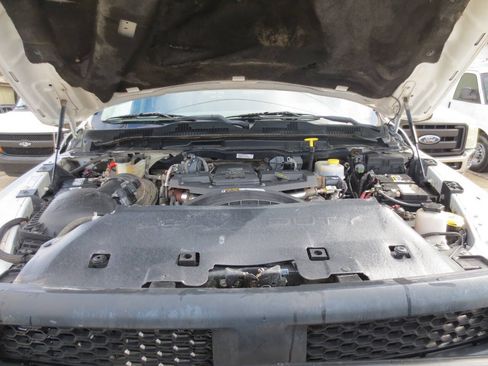 Used 2017 RAM 3500 Tradesman AWD/4WD image 4