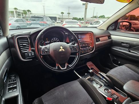 Used 2018 Mitsubishi Outlander SE FWD image 14