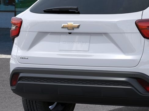 New 2026 Chevrolet Trax LS w/ LS Convenience Package FWD image 41