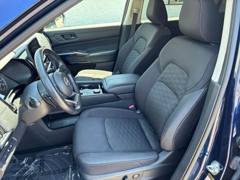 Used 2025 Nissan Pathfinder SV AWD/4WD image 40