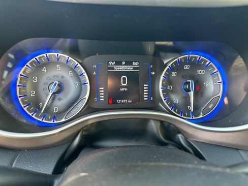 Used 2021 Chrysler Voyager LX FWD image 21