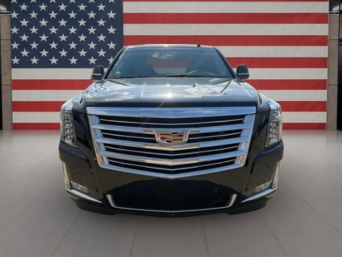 Used 2017 Cadillac Escalade AWD Platinum image 2