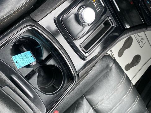 Used 2018 Chrysler 300 S image 29