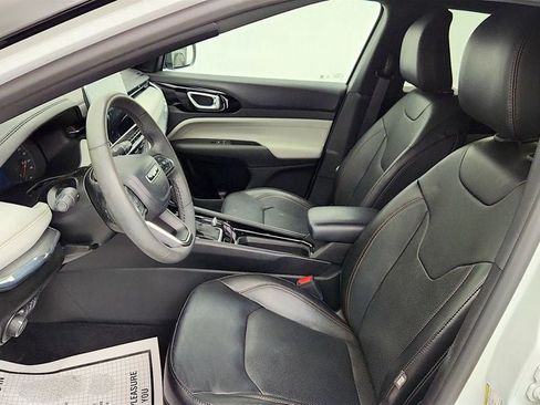 Used 2023 Jeep Compass Limited AWD/4WD image 11