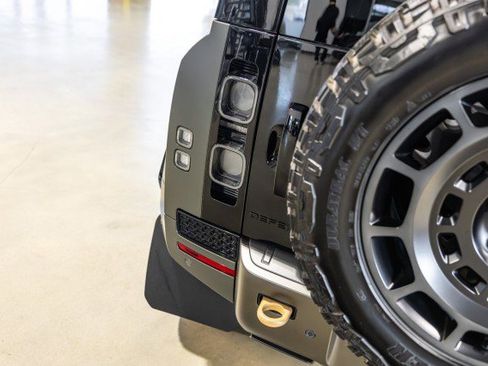 Used 2025 Land Rover Defender 110 AWD/4WD image 17