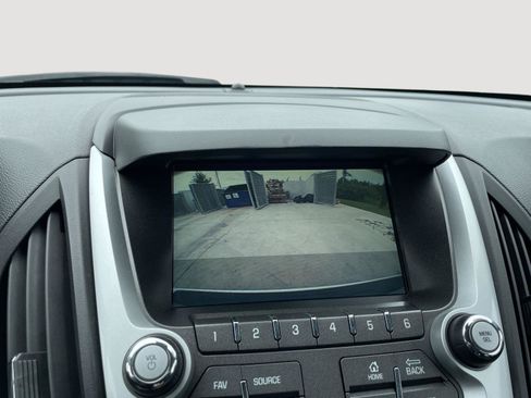 Used 2017 Chevrolet Equinox LT FWD image 30
