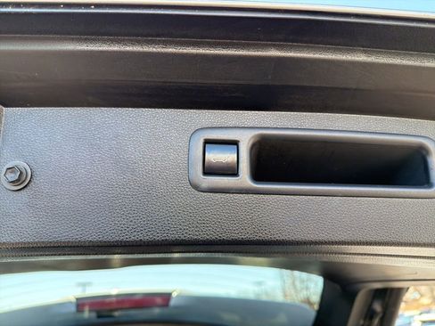 Used 2023 Toyota Highlander XLE image 10