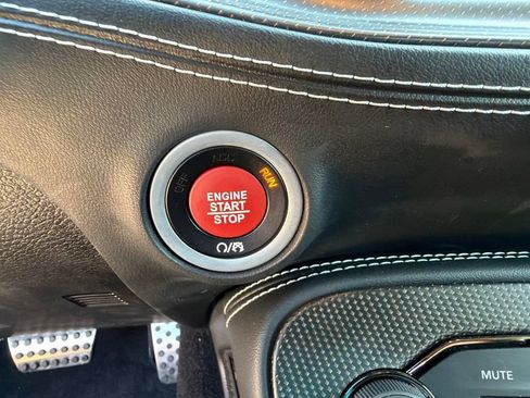 Used 2022 Dodge Challenger SRT Hellcat RWD image 31