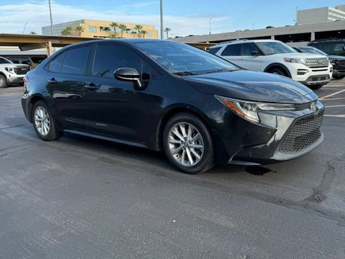 Used 2020 Toyota Corolla LE w/ LE Premium Package FWD image 3