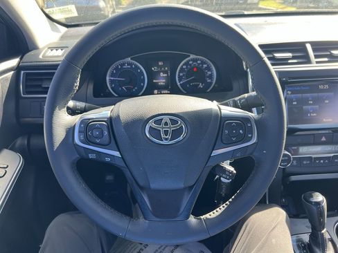 Used 2017 Toyota Camry XLE image 18