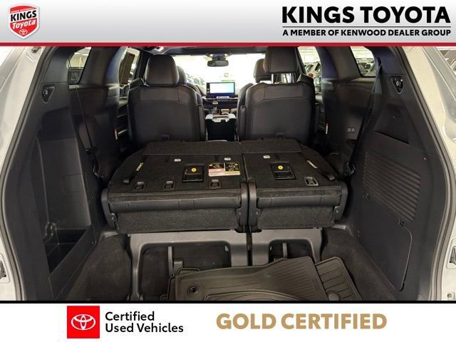 Used 2025 Toyota Sienna XSE AWD/4WD image 14