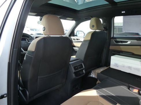 New 2026 Volkswagen Atlas Cross Sport SE AWD/4WD image 9