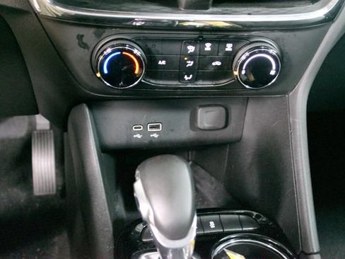Used 2025 Buick Encore GX Preferred FWD image 19