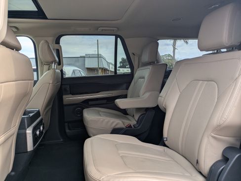 Used 2023 Ford Expedition Max Limited image 14