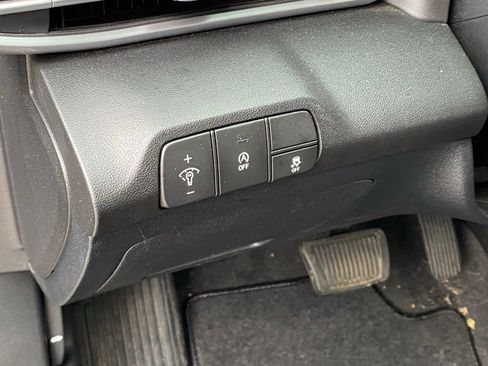 Used 2024 Hyundai Elantra SE image 12