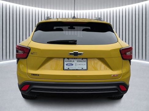 Used 2024 Chevrolet Trax RS w/ Sunroof Package image 5