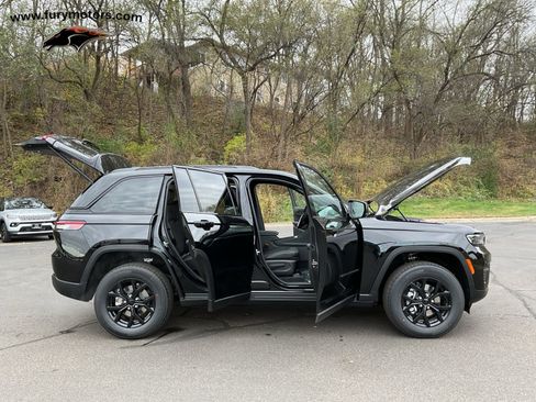New 2025 Jeep Grand Cherokee Altitude AWD/4WD image 37