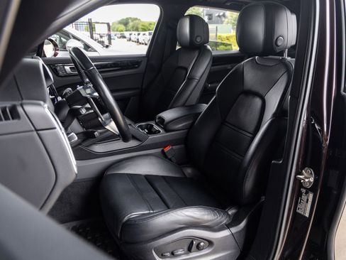 Certified 2022 Porsche Cayenne AWD/4WD image 5