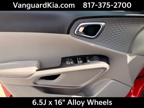 Certified 2025 Kia Soul LX w/ LX Technology Package image 17