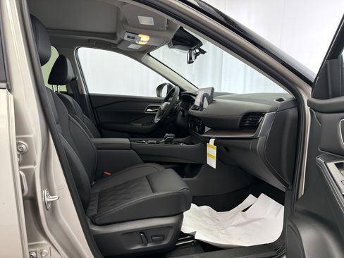 New 2026 Nissan Rogue Platinum AWD/4WD image 11