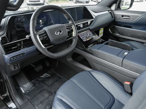 Certified 2026 INFINITI QX80 4WD image 5