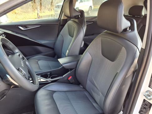 Used 2023 Kia Niro EX Touring image 12