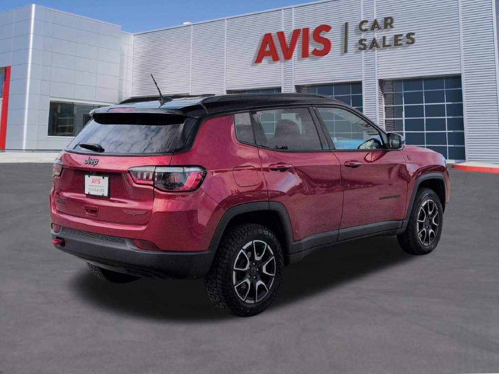 Used 2025 Jeep Compass Trailhawk AWD/4WD image 5