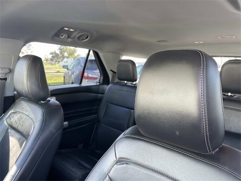 Used 2022 Ford Explorer XLT w/ Equipment Group 202A image 24