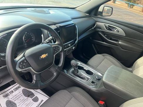 Used 2023 Chevrolet Traverse LT image 9