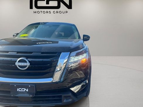 Used 2025 Nissan Pathfinder SV image 9