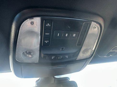 Used 2023 Dodge Durango GT image 35