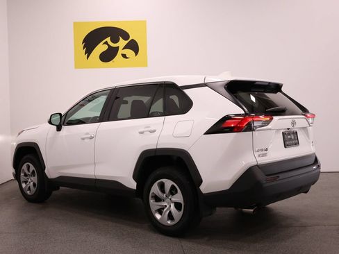 Used 2022 Toyota RAV4 LE AWD/4WD image 9