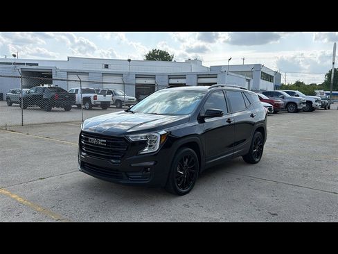 Used 2024 GMC Terrain SLT w/ Elevation Edition AWD/4WD image 2