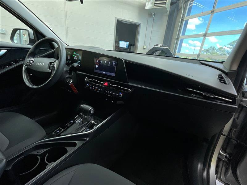 Used 2025 Kia Niro LX FWD image 32