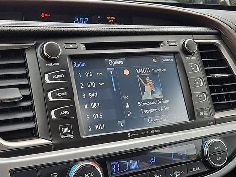 Used 2019 Toyota Highlander Limited image 18