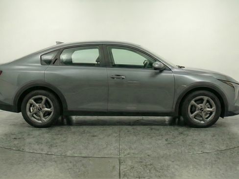 Used 2025 Kia K4 LXS image 11