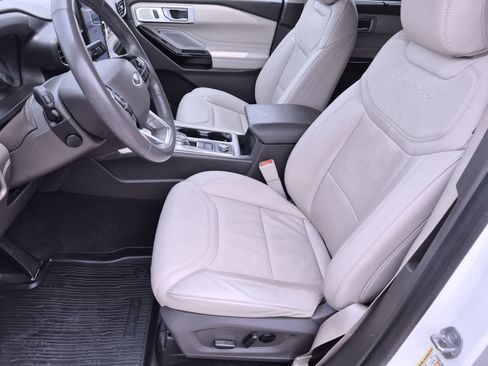 Used 2023 Ford Explorer Platinum w/ Technology Package AWD/4WD image 16