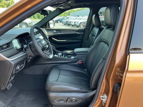 New 2026 Jeep Grand Cherokee L Limited AWD/4WD image 4