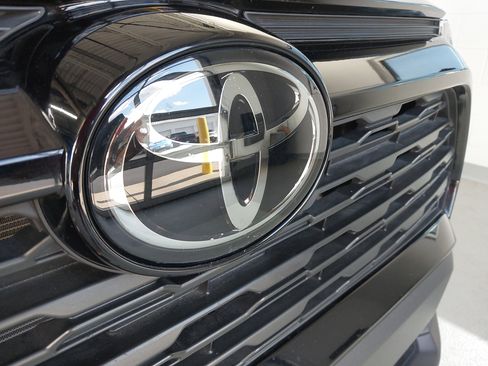 Used 2024 Toyota RAV4 XLE image 31